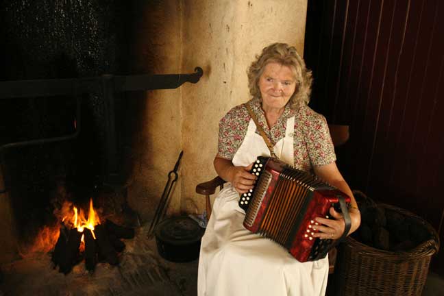 Accordian woman, Ireland